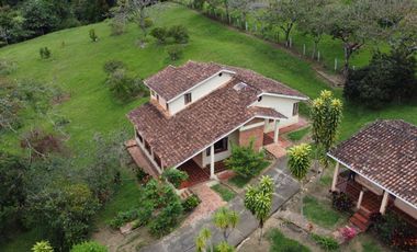 SE VENDE FINCA CON DOS CASAS EN TERRENO DE 7.846 MT- SILVANIA CUNDINAMARCA