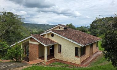 SE VENDE FINCA CON DOS CASAS EN TERRENO DE 7.846 MT- SILVANIA CUNDINAMARCA