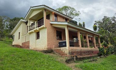 SE VENDE FINCA CON DOS CASAS EN TERRENO DE 7.846 MT- SILVANIA CUNDINAMARCA