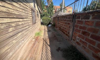 Terreno con Casa, 173 M², Habitacional o Comercial, El Bosque