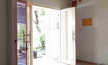 Disewakan rumah 2 lt 8 x 20 m2 di Golf Lake Residences Cengkareng ada 3+1  kt 3+1 km unfurnished carport 2 mobil, min sewa 2 thn, lagi renovasi, survei yuk!