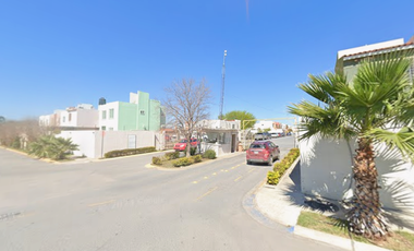 C. Agua Marina, Valle Real, 88276 Nuevo Laredo, Tamps., México.  Hermosa casa en remate bancario. Oportunidad única de inversión. no créditos.