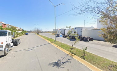C. Agua Marina, Valle Real, 88276 Nuevo Laredo, Tamps., México.  Hermosa casa en remate bancario. Oportunidad única de inversión. no créditos.