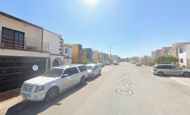C. Agua Marina, Valle Real, 88276 Nuevo Laredo, Tamps., México.  Hermosa casa en remate bancario. Oportunidad única de inversión. no créditos.