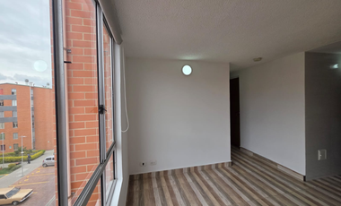 Apartamento remodelado con estudio y sala de estar – Conjunto Bambú, Ciudad Verde 🏢✨