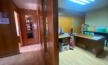 Se Arriendan 2 oficinas, juntas , separadas o plantas libres, con 4 estacionamientos cada oficinas.