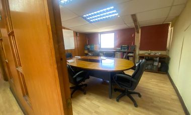 Se Arriendan 2 oficinas, juntas , separadas o plantas libres, con 4 estacionamientos cada oficinas.