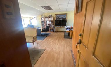 Se Arriendan 2 oficinas, juntas , separadas o plantas libres, con 4 estacionamientos cada oficinas.