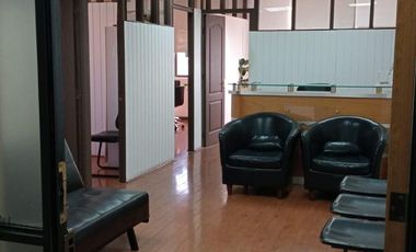 UF 8.000, Espectacular oficina en Venta Edificio Las Empresas, para Inversión Con estacionamiento y Bodega