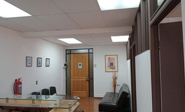 UF 8.000, Espectacular oficina en Venta Edificio Las Empresas, para Inversión Con estacionamiento y Bodega