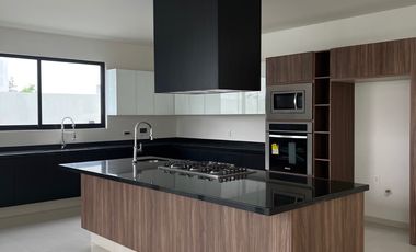 Casa en Renta o Venta Fraccionamiento Puerta Las Lomas