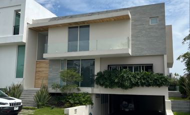 Casa en Renta o Venta Fraccionamiento Puerta Las Lomas