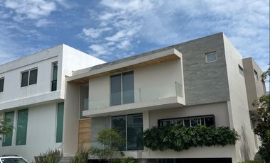 Casa en Renta o Venta Fraccionamiento Puerta Las Lomas