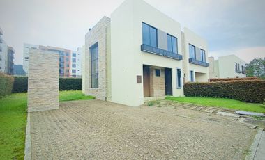 CASA CAMPESTRE EN VENTA  SECTOR CONJUNTO CAMPESTRE VERDE VIVO CAJICA