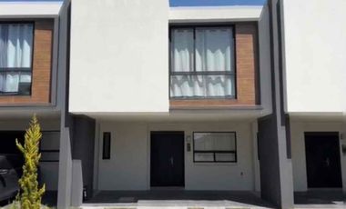 Casa en RENTA Toluca, dentro de fraccionamiento, zona plaza Santin.