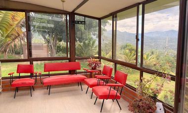 Hermosa quinta en venta con 3.500m2T en Yunguilla - Santa Isabel