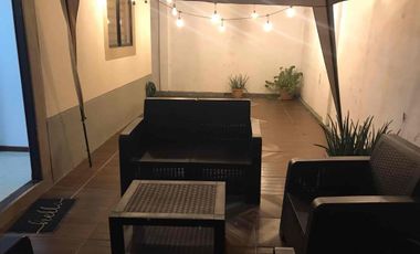alquilo casa amoblada de tres dormitorios con baños