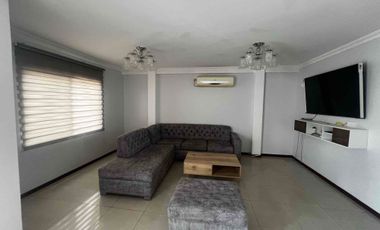 alquilo casa amoblada de tres dormitorios con baños