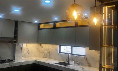 alquilo casa amoblada de tres dormitorios con baños