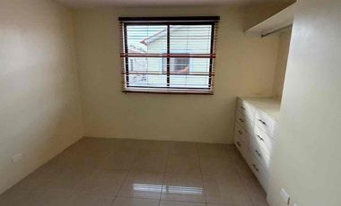 alquiler casa de Tres dormitorios con baños