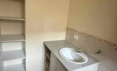 alquiler casa de Tres dormitorios con baños