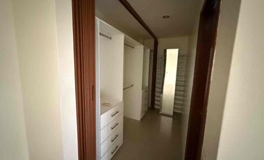 alquiler casa de Tres dormitorios con baños