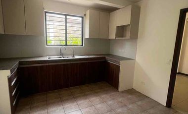 alquiler casa de Tres dormitorios con baños