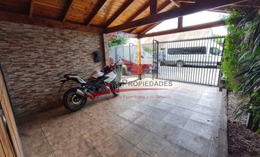 Hermosa Casa de Dos Pisos, 4 Dormitorios, 2 Baños, Villa Sodimac, Comuna de Quilicura.