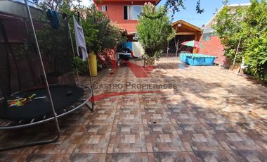 Hermosa Casa de Dos Pisos, 4 Dormitorios, 2 Baños, Villa Sodimac, Comuna de Quilicura.