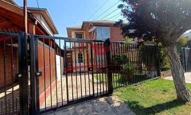 Hermosa Casa de Dos Pisos completamente solida, 3 Dormitorios, 2 Baños, Villa Los Altos de Quilicura, Comuna de Quilicura.