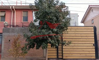 Hermosa Casa Dos Pisos, 3 Dormitorios, 3 Baños, Microbarrio Jardin del Norte ll, comuna de Quilicura.