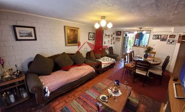 Hermosa Casa de Dos Pisos con 3 Dormitorios, 2 Baños Villa Los Esteros, Comuna de Quilicura.