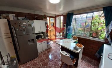 Hermosa Casa de Dos Pisos con 3 Dormitorios, 2 Baños Villa Los Esteros, Comuna de Quilicura.