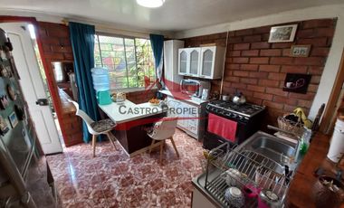 Hermosa Casa de Dos Pisos con 3 Dormitorios, 2 Baños Villa Los Esteros, Comuna de Quilicura.