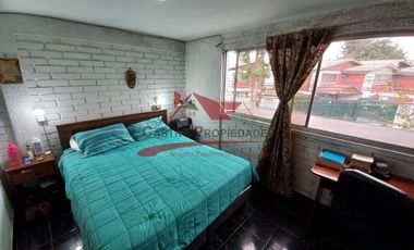 Casa de Dos Pisos Ampliada con 3 Dormitorios, 2 Baños, Villa Arturo Prat, Comuna de Quilicura.