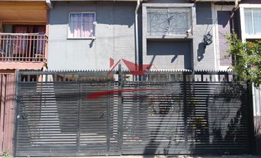 Hermosa Casa de Dos Pisos Ampliada con 3 Dormitorios, 2 Baños, Villa Jardin del Norte, Comuna de Quilicura.