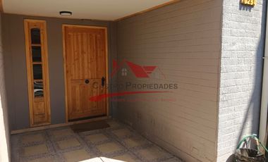 Hermosa Casa de Dos Pisos Ampliada con 3 Dormitorios, 2 Baños, Villa Jardin del Norte, Comuna de Quilicura.