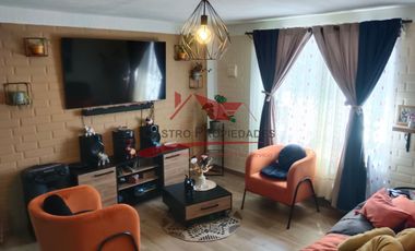 Hermosa Casa de Dos Pisos Ampliada con 3 Dormitorios, 2 Baños, Villa Jardin del Norte, Comuna de Quilicura.