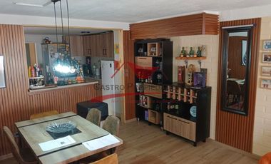 Hermosa Casa de Dos Pisos Ampliada con 3 Dormitorios, 2 Baños, Villa Jardin del Norte, Comuna de Quilicura.