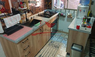 Hermosa Casa de Dos Pisos Ampliada con 3 Dormitorios, 2 Baños, Villa Jardin del Norte, Comuna de Quilicura.