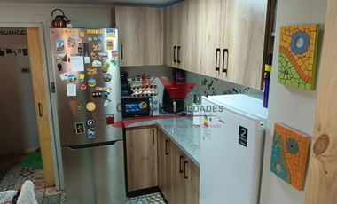 Hermosa Casa de Dos Pisos Ampliada con 3 Dormitorios, 2 Baños, Villa Jardin del Norte, Comuna de Quilicura.