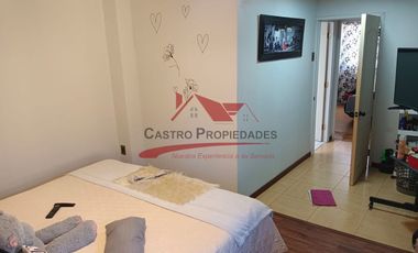 Hermosa Casa de Dos Pisos Ampliada con 3 Dormitorios, 2 Baños, Villa Jardin del Norte, Comuna de Quilicura.