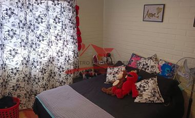 Hermosa Casa de Dos Pisos Ampliada con 3 Dormitorios, 2 Baños, Villa Jardin del Norte, Comuna de Quilicura.