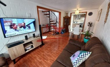 Hermosa Casa de Dos Pisos Ampliada con 2 Dormitorios, 1 Baño, Villa Los Jardines, Comuna de Quilicura.