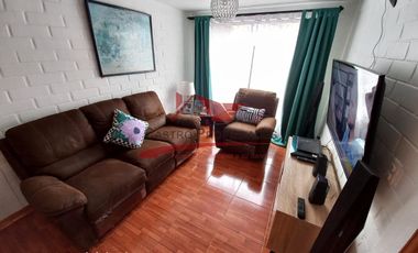 Hermosa Casa de Dos Pisos Ampliada con 2 Dormitorios, 1 Baño, Villa Los Jardines, Comuna de Quilicura.