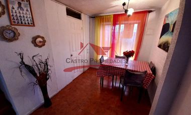 Hermosa Casa de Dos Pisos, 4 Dormitorios, 2 Baños, Villa Santa Luisa Norte, comuna de Quilicura.