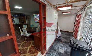 Casa de Dos Pisos con 4 Dormitorios, 1 Baño, Villa Santa Teresita, Comuna de Quilicura