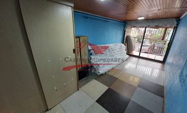 Casa de Dos Pisos con 4 Dormitorios, 1 Baño, Villa Santa Teresita, Comuna de Quilicura