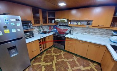 Casa de Dos Pisos con 4 Dormitorios, 1 Baño, Villa Santa Teresita, Comuna de Quilicura