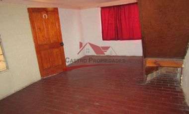 Casa de Dos Pisos Ampliada con 4 Dormitorios, 1 Baño, Villa San Enrique, Comuna de Quilicura.